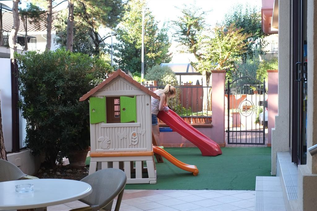 Hotel Fra I Pini Rimini Extérieur photo