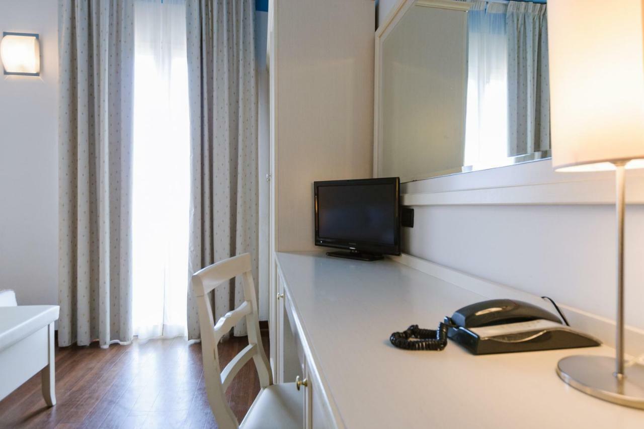 Hotel Fra I Pini Rimini Extérieur photo